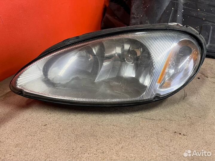 Фара передняя левая Chrysler Ptcruiser