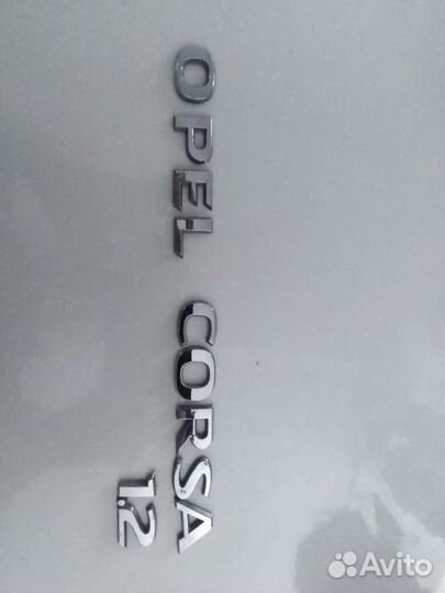 Значки на автомобиль audi, opel