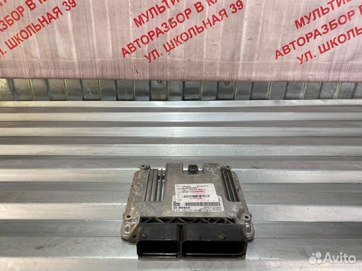 Блок управления двигателем Пассат CC 1.8