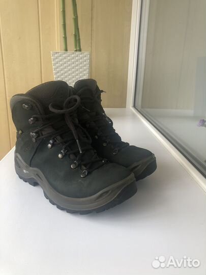 Треккинговые ботинки женские (новые)
