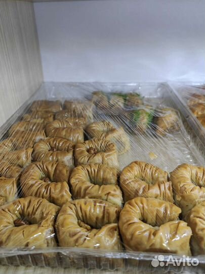 Пахлава с грецким орехом, фисташками