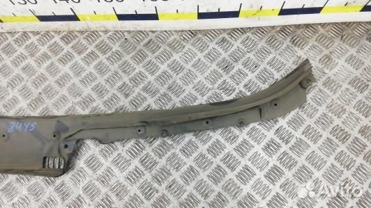 Накладка декоративная (жабо, дождевик) BMW 5 F10/F