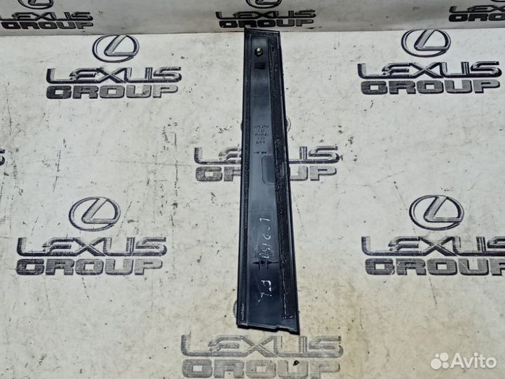 Молдинг на дверь лев. перед. Toyota Land Cruiser P