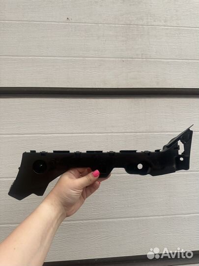 Правое крепление заднего бампера мазда 3 bl