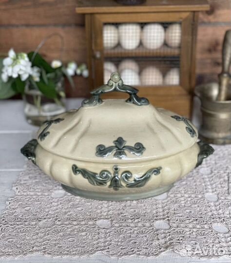 Фаянсовая супница или утятница
