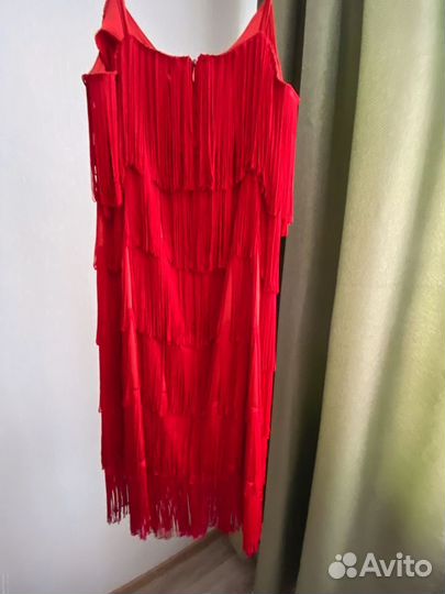 Красное платье с бахромой