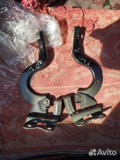 Кранштейны капота Тойота Королла