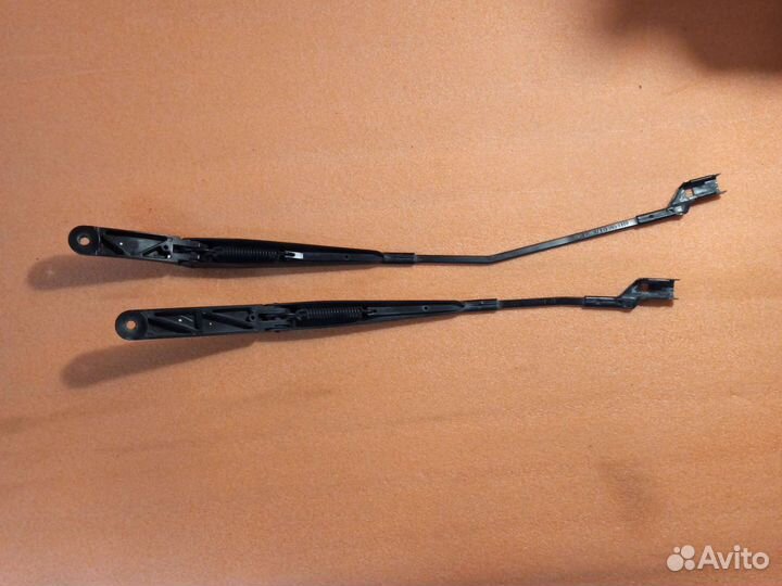 Поводок стеклоочистителя Volkswagen Jetta 5