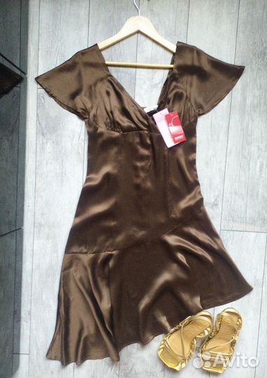 Очаровательно шёлковое платье