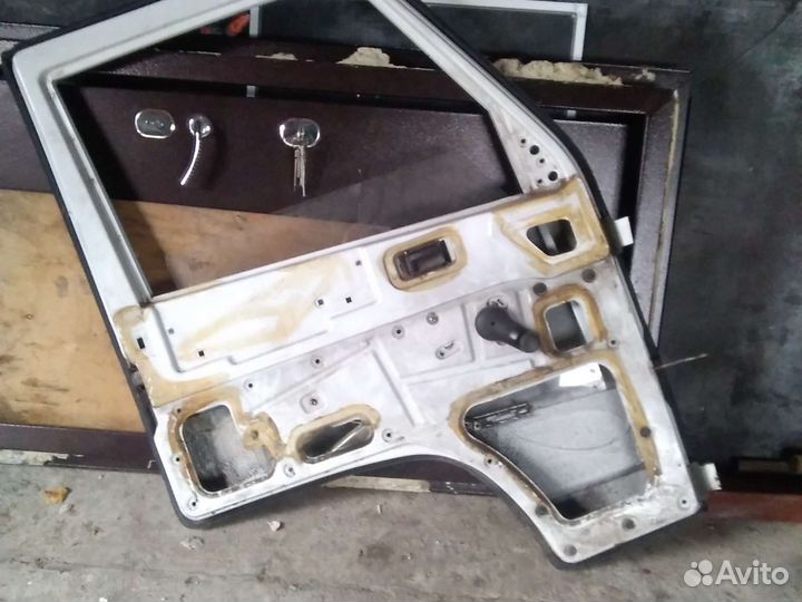 Двери мерседес мВ 100