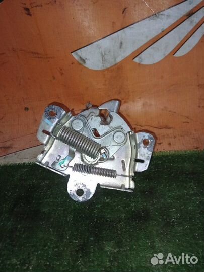 Замок капота Mitsubishi Lancer 1.3