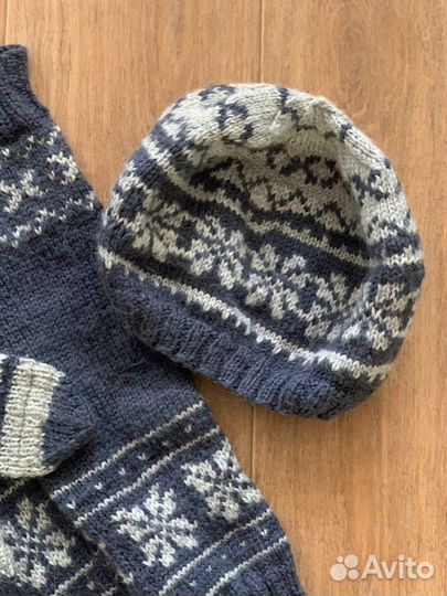 Шапка женская вязанная, гольфы, варежки