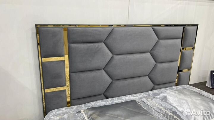 Спальные гарнитуры