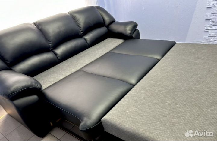 Кожаный диван
