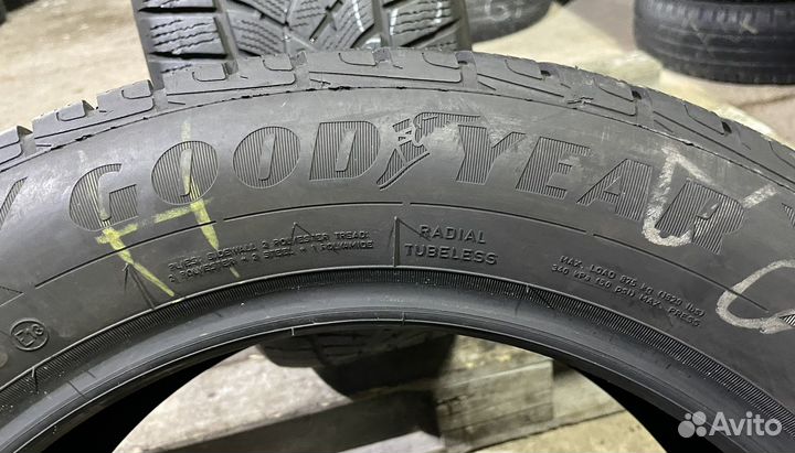 Goodyear UltraGrip Performance Gen-1 235/55 R17