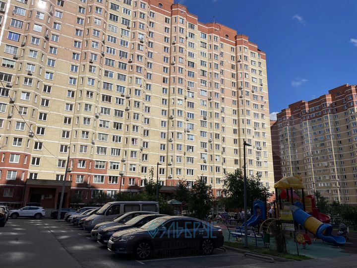 2-к. квартира, 68,3 м², 17/17 эт.