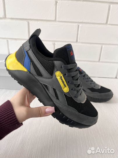 Новые кроссовки Reebok