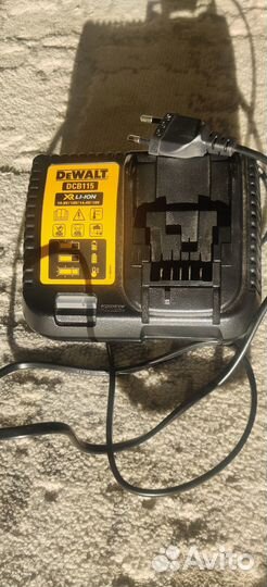 DeWalt DCB115