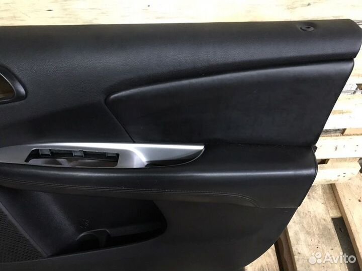 Обшивка двери передней правой Dodge Journey 2013