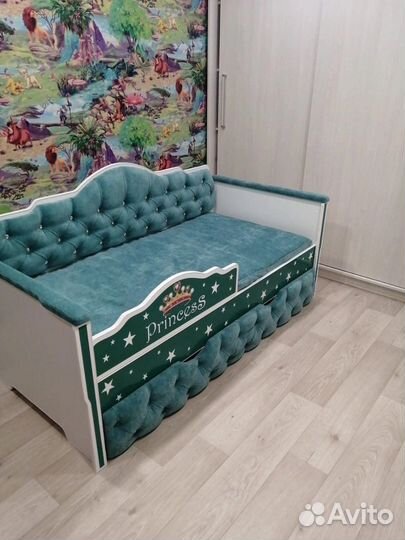 Детская кровать диван с каретной стяжкой