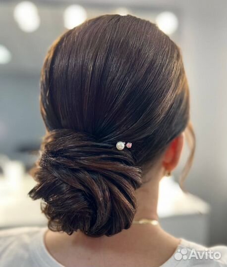 Модель на макияж, локоны и укладки