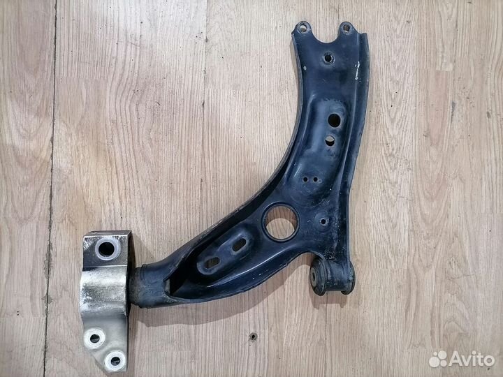 Рычаг передний правый VAG