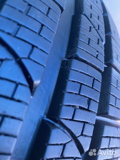 Pirelli Winter Sottozero 235/35 R20