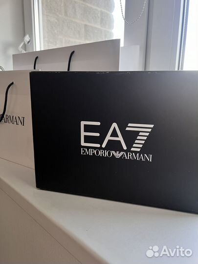 Кроссовки женские