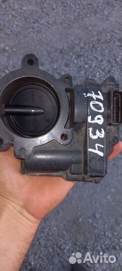 Дросель е газ