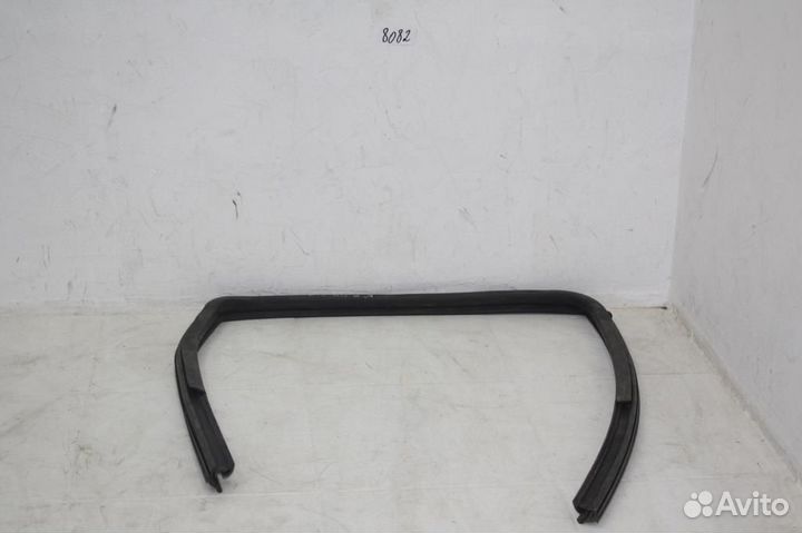 Уплотнитель стекла двери задней левой Nissan Qash