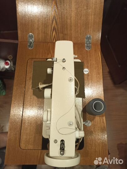 Швейная машинка чайка 142м