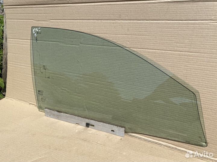 Стекло передней правой двери Opel Vectra C