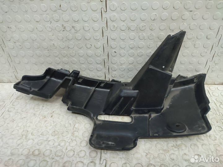 Кронштейн форсунки омывателя фар правый Land Rover