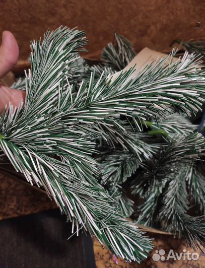 Елка советская. Пушистая, снежная. С коробкой