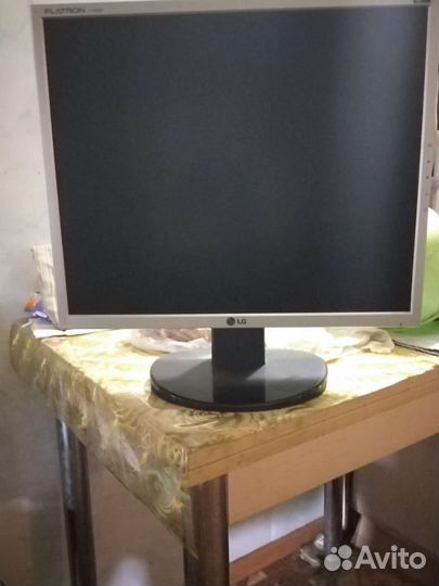 Монитор LG 19