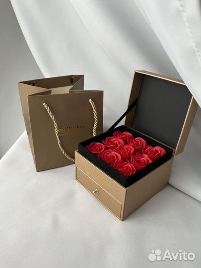 Подарок для девушки на 8 марта