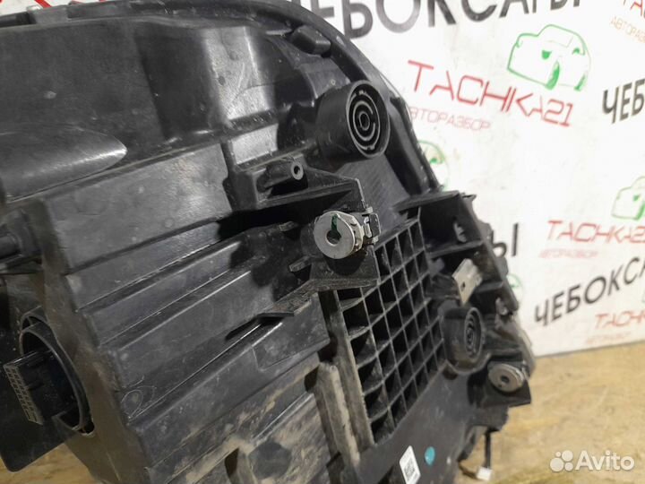 Фара правая BMW X3 F48 (2015-2019) ксенон