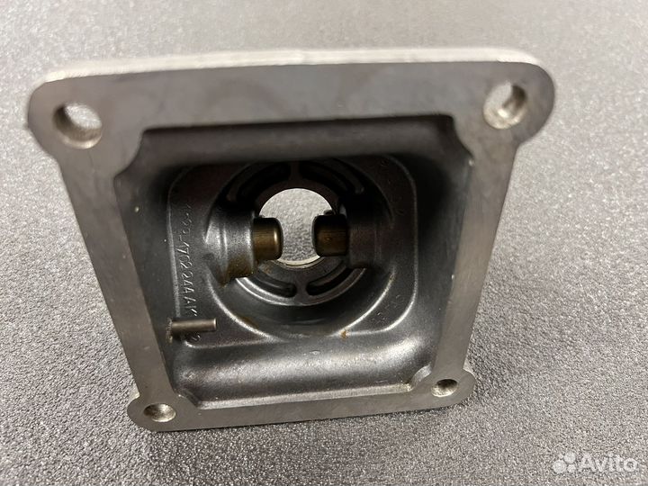 Крышка кпп (корпус рычага) Волга