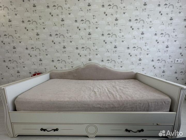 Кровать детская с комодом 