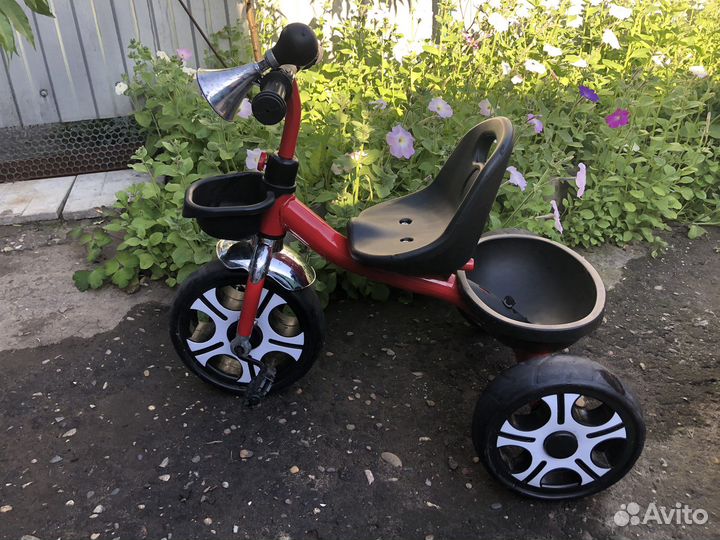 Детский трехколесный велосипед