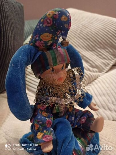 Кукла фарфоровая музыкальная