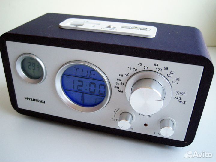 Радиоприемник с часами и метео Hyundai H-1611новый