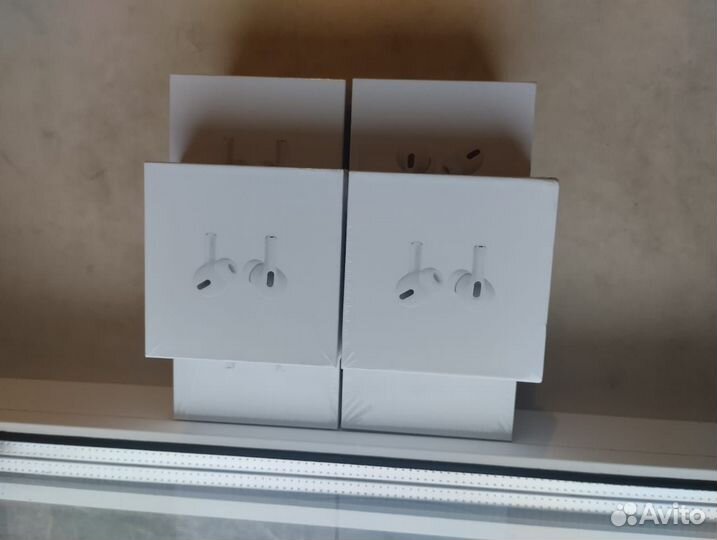 Airpords pro и ноутбук и чехол