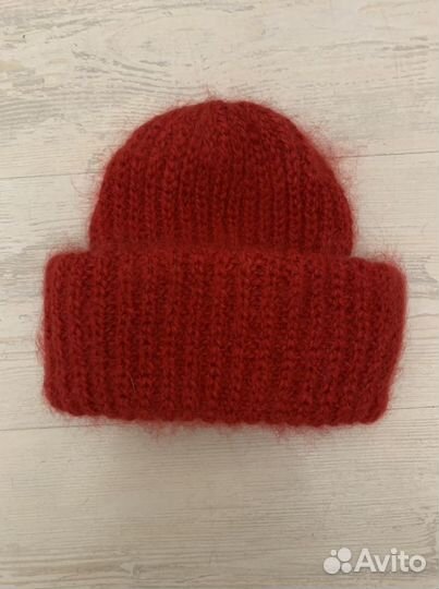 Шапка ручной вязки