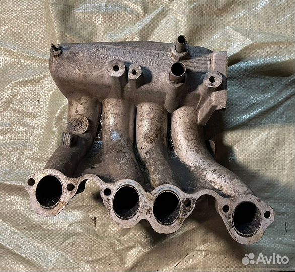 Впускной коллектор VW Passat B4 1.8 PG G60