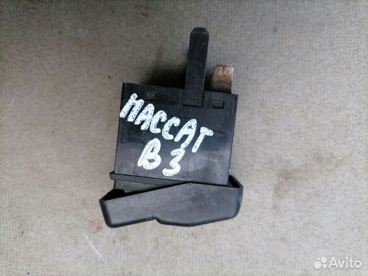 Кнопка обогрева заднего стекла VW Passat (B3)