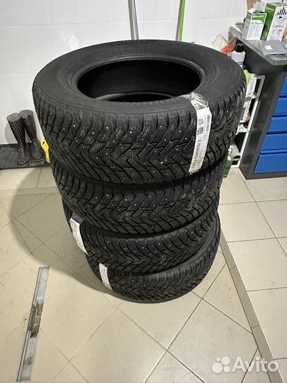 Nokian Tyres Hakkapeliitta 8 SUV 265/60 R18