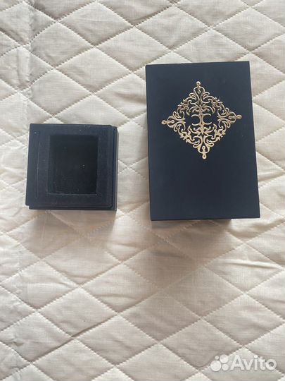 Пустая коробка из под парфюма