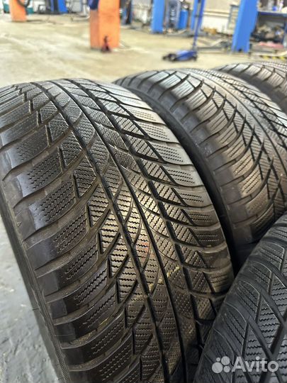 Bridgestone Blizzak LM-001 225/50 R17