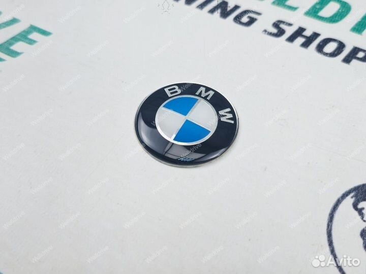 Эмблема на руль BMW 40 мм бело-синяя